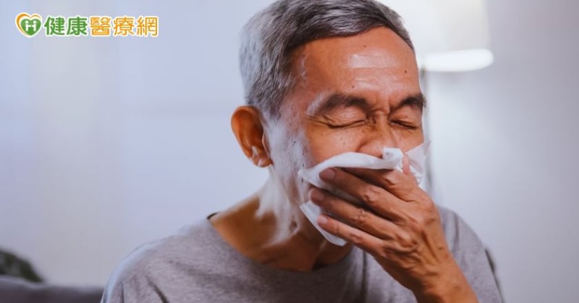 老翁關節炎誤信草藥偏方 治療不成反引起急性肝炎