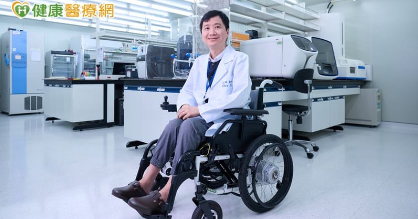 罕病鬥士陳燕麟醫師獲首屆罕見疾病貢獻獎! 籲SMA病友不要放棄