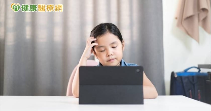 居家視訊「假」上課　親子溝通降緊張情緒