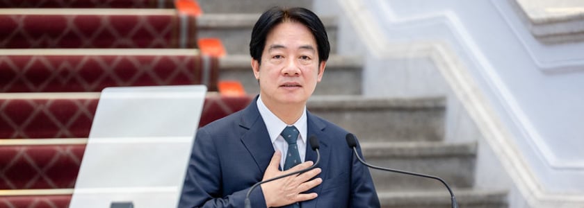 憲法不能踐之在下，忽焉捧之在上！
