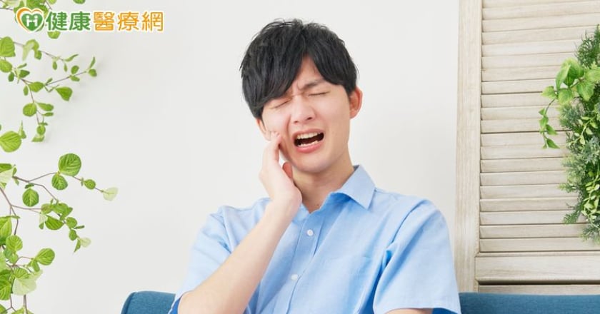 牙齒在搖等於保不住?醫解析搖動程度分三級 「這樣做」自我判斷