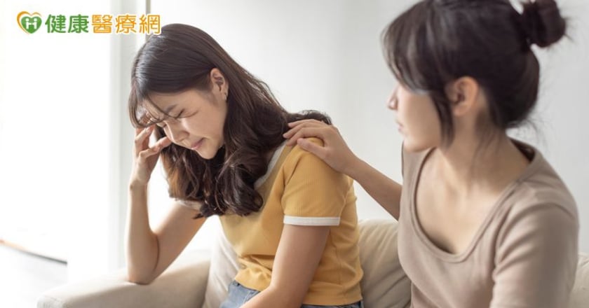 別只說有需要告訴我！如何陪伴好友度過低潮？心理師列5大NG情境