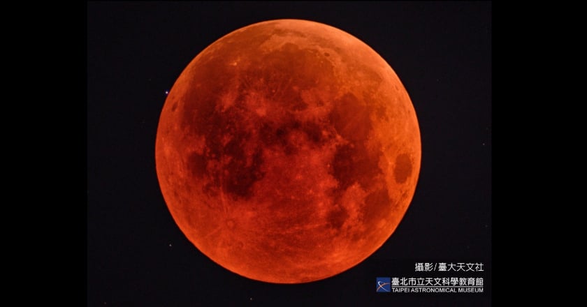 15年來最長紅月8日凌晨登場 全台民眾搶看月全食奇景