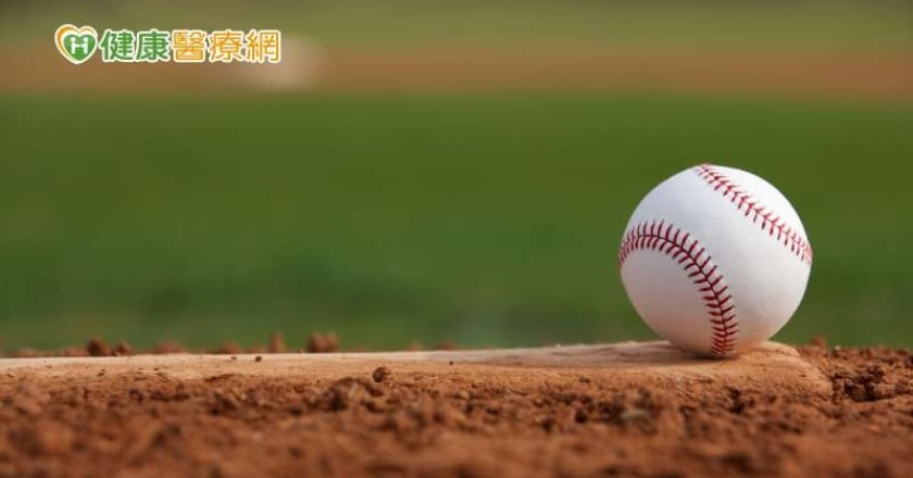 棒球好手張育成「鉤狀骨骨折」停戰！　如何治療、復健？醫師告訴你