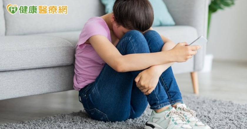 面對網路霸凌怎麼辦？ 記住「5步驟」幫助你自保與紓壓
