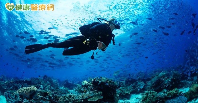 他潛水完頭痛、倦怠以為勞累造成 一查竟是「潛水夫病」