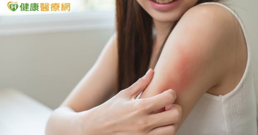 堅信自己遭蟲子纏身？皮膚醫解析何謂「妄想寄生蟲病」 家屬陪伴是治療關鍵