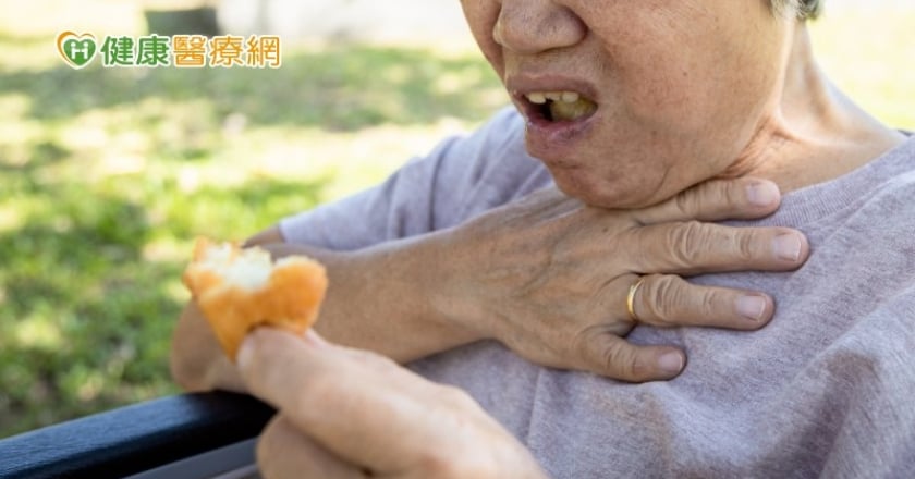 中風後吞嚥困難　醫師教你這5招復健改善