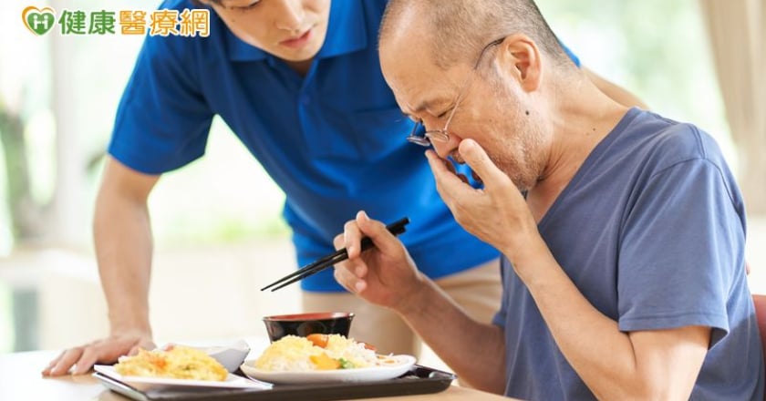 只剩8顆牙進食困難,加「增稠劑」反降食慾 專家教4招訓練吞嚥