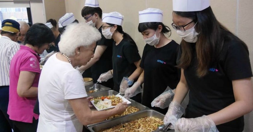 老人比小孩多　長輩誰來照顧？