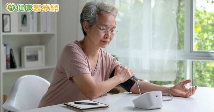 血壓忽高忽低心情好焦慮 醫揭「居家量血壓七大盲點」