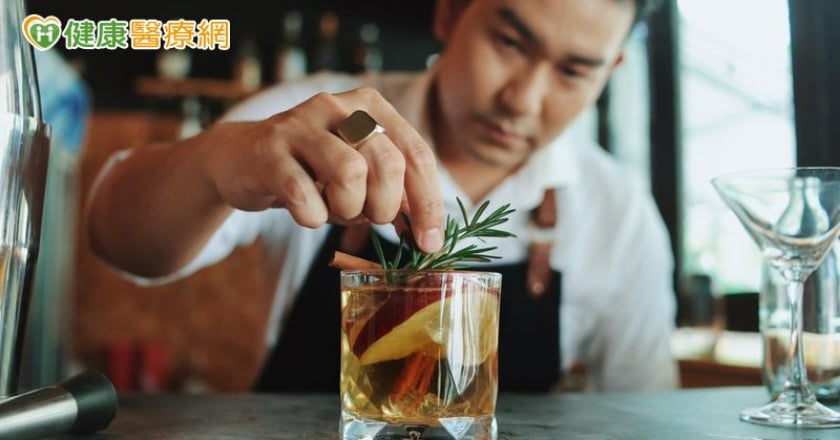 結婚一年沒懷孕!33歲男檢查驚見精蟲不足 醫:這些習慣害慘生育力