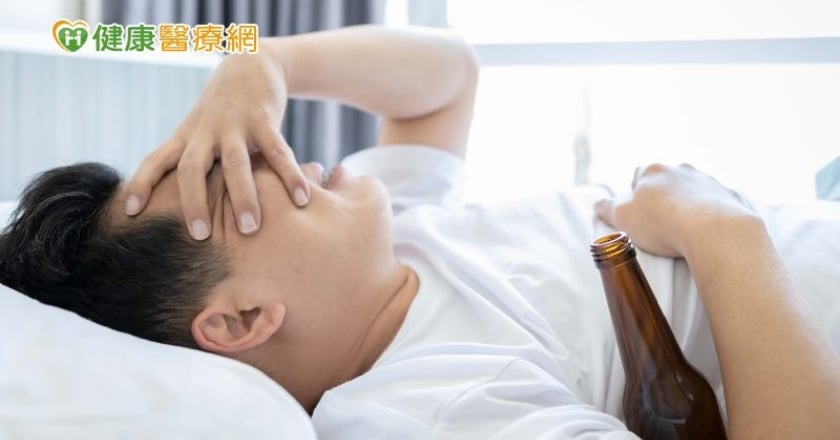 宿醉喝蜂蜜水、咖啡真能有效緩解？ 小心解酒秘方暗藏「這些」危險！