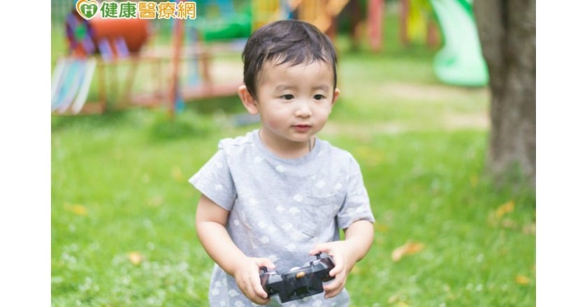電子玩具當耶誕禮物　慎防幼童誤食電池
