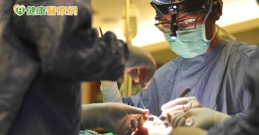 女子痛快解決「眼下問題」網友大快人心! 醫師:善用脂肪一檔三