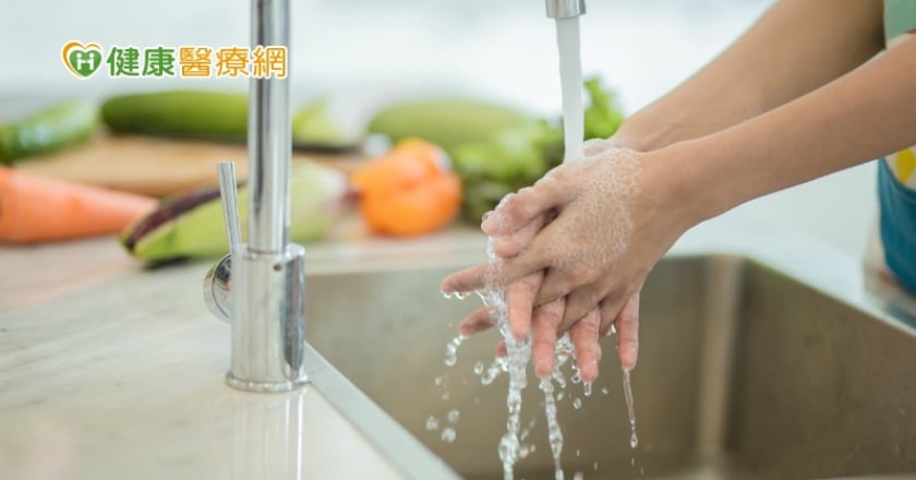 嬰兒沙門氏菌腸炎流行 阻斷感染途徑!醫:烹煮生肉蔬果後要洗手