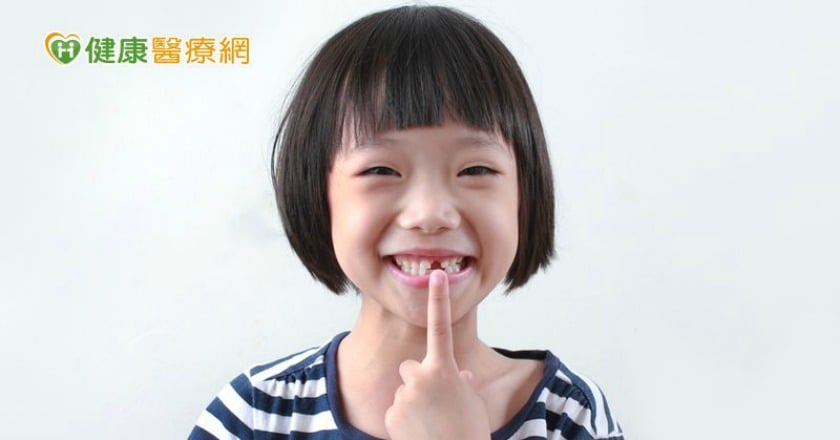 當心年幼異常口腔習性　易成前牙開咬