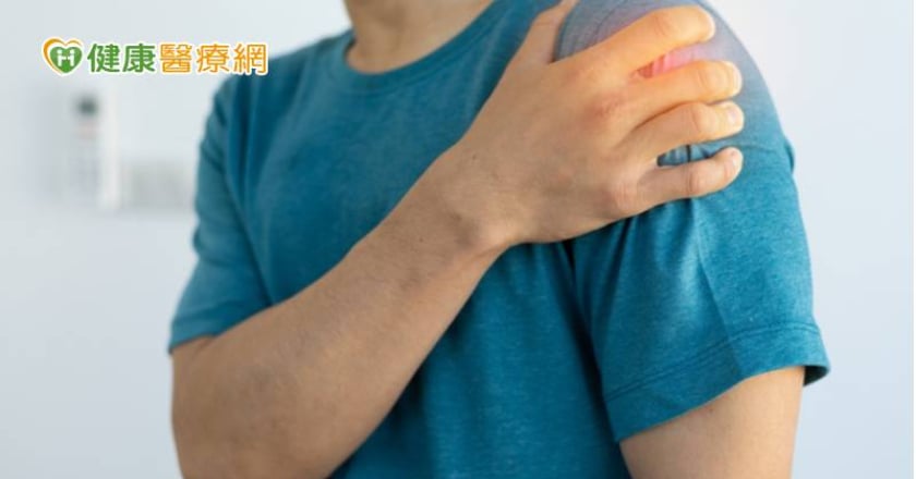 肩膀疼痛、舉不高,是五十肩or肩夾擠症候群? 1動作速測