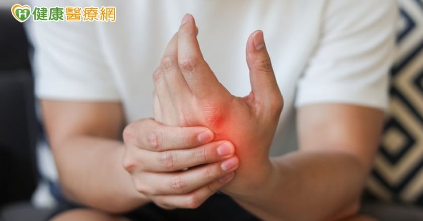 35歲壯男被機台壓傷手掌 「鏡像治療」助恢復功能