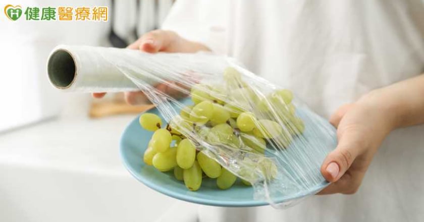 食物包保鮮膜烹調、加熱恐溶出毒物 醫教4招避風險
