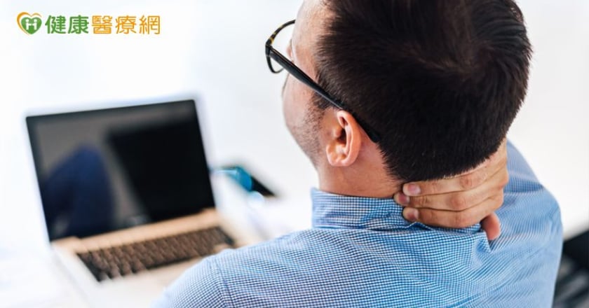 長時間待冷氣房不僅容易患冷氣病 還可能引發肌筋膜疼痛症候群