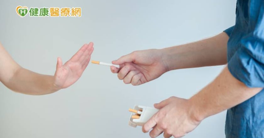 交際菸偶爾抽危害不亞於每天抽！ 間歇性吸菸有「這些」健康風險