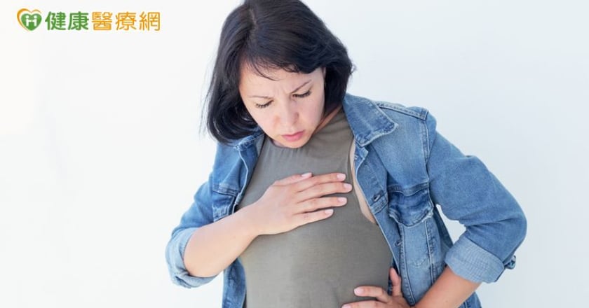 44歲婦人乳房小潰瘍半年變巨大腫瘤 就醫確診「惡性乳癌轉移肺肝骨」