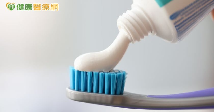 牙膏刷白茶葉蛋＝可美白牙齒？含氟牙膏會致癌？食藥署來闢謠！