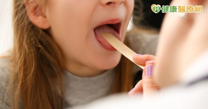 她每2個月就發高燒，一檢竟是「扁桃腺發炎」 1治療方式斬斷禍根