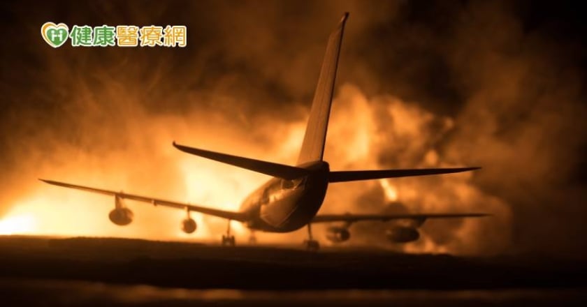飛機起火逃生分秒必爭! 醫示警「這些毛」燒掉灼傷快就醫
