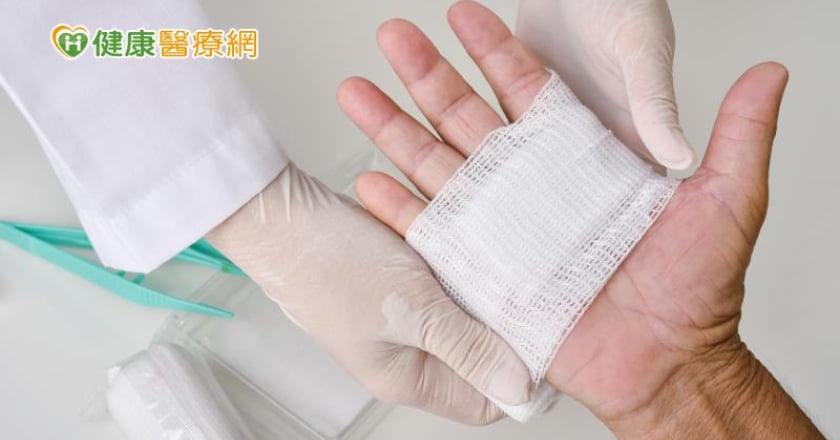 什麼傷口適合使用人工皮、液體OK繃？ 6種常見傷口敷料使用時機一次看！
