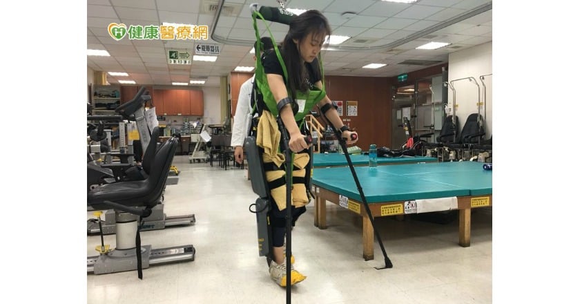 脊髓損傷復健新科技　機器人腳幫大忙