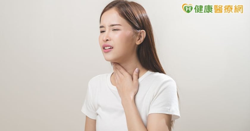 又軟又臭的白色渣渣卻叫扁桃腺「結石」？醫師來解密！4點徵兆自我判斷