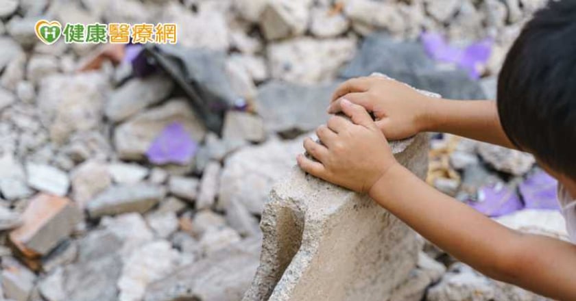 地震頻傳害怕不安！ 家長該如何安撫孩童？如何幫助孩子學會保護自己？