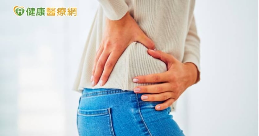 別輕忽背痛、臀部痠麻 當心「退化性脊椎側彎」上身