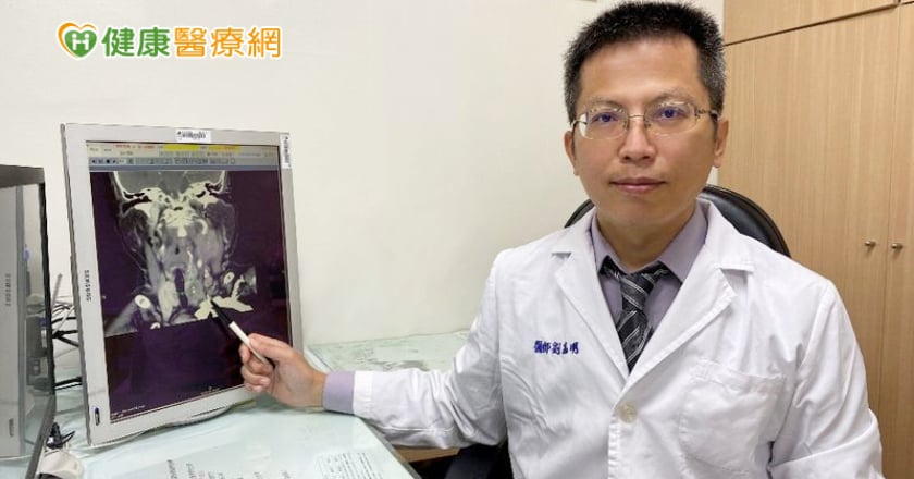 她脖子凸又聲音沙啞　原來藏了顆15公分瘤
