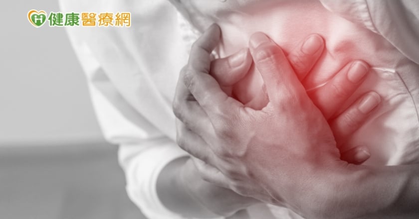 胸口悶痛誤認胃食道逆流　當心是心肌梗塞徵兆