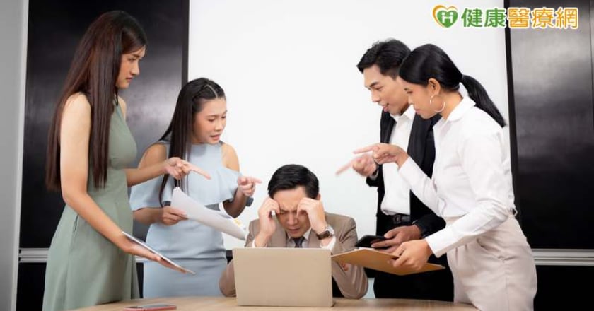 職場「黑羊效應」自救術！心理師授「5招」應對 快趁過年長假判斷自身情況