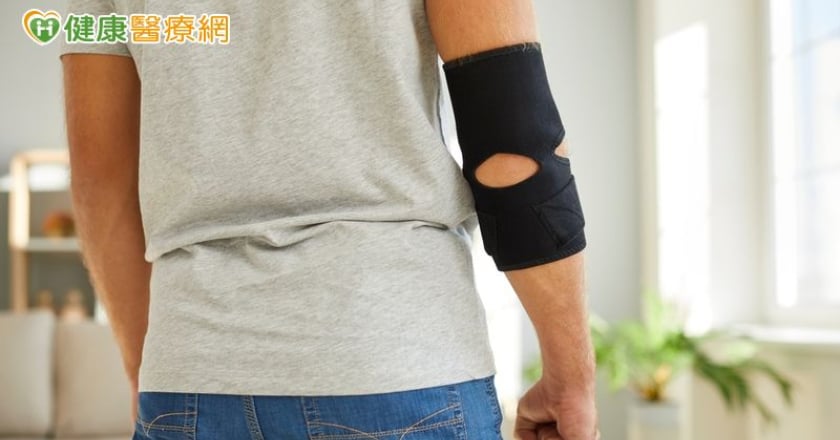 快遞員狂搬貨罹網球肘「手痛到無法彎」！ 「震波治療」救援助恢復上工
