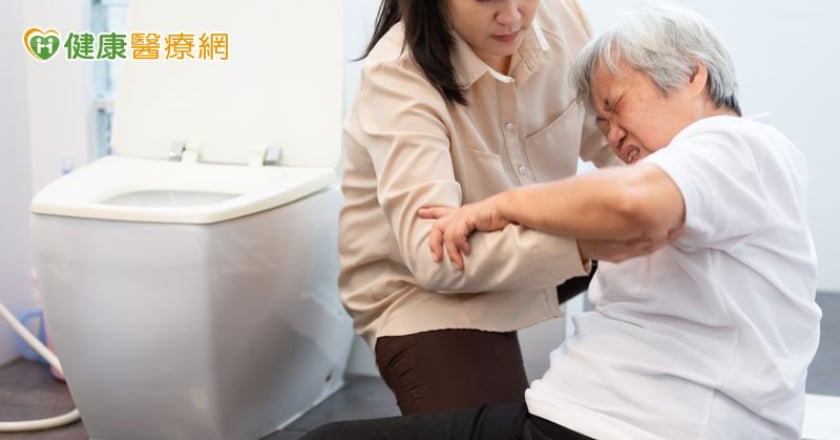 65歲以上「每7人就有1位」骨鬆！ 醫點名「這些人」超危險、快檢查