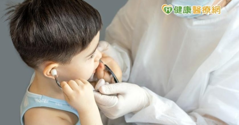 3歲蔡波能「耳內積水」動手術　醫傳授如何處理孩子鼻涕
