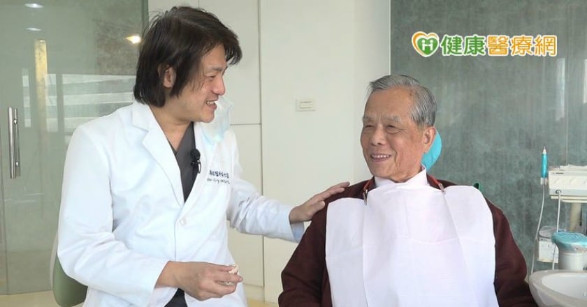 慘!八旬翁必須天天吃胃散竟因「戴假牙」 他這樣做停藥了