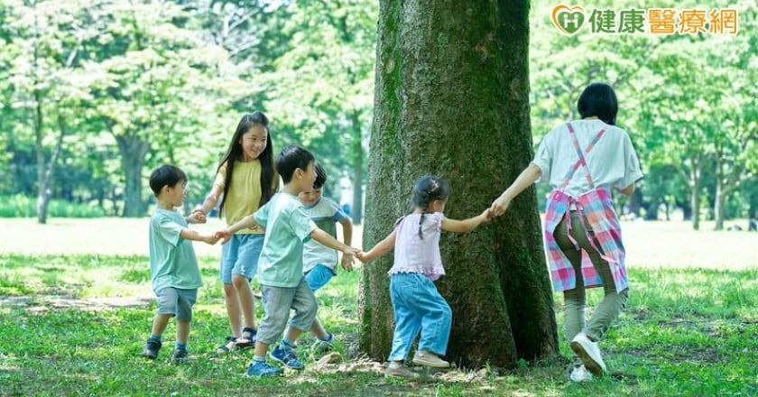兒少近4成覺得「自己不重要」！調查：13歲青少女幸福感遠低國際平均