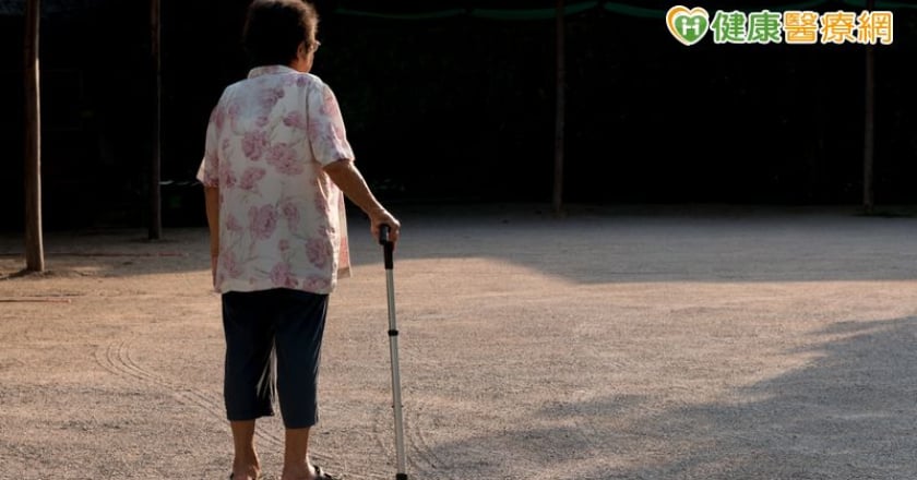 步伐變小、重心前移易跌倒？ 帕金森氏症這樣動有助改善
